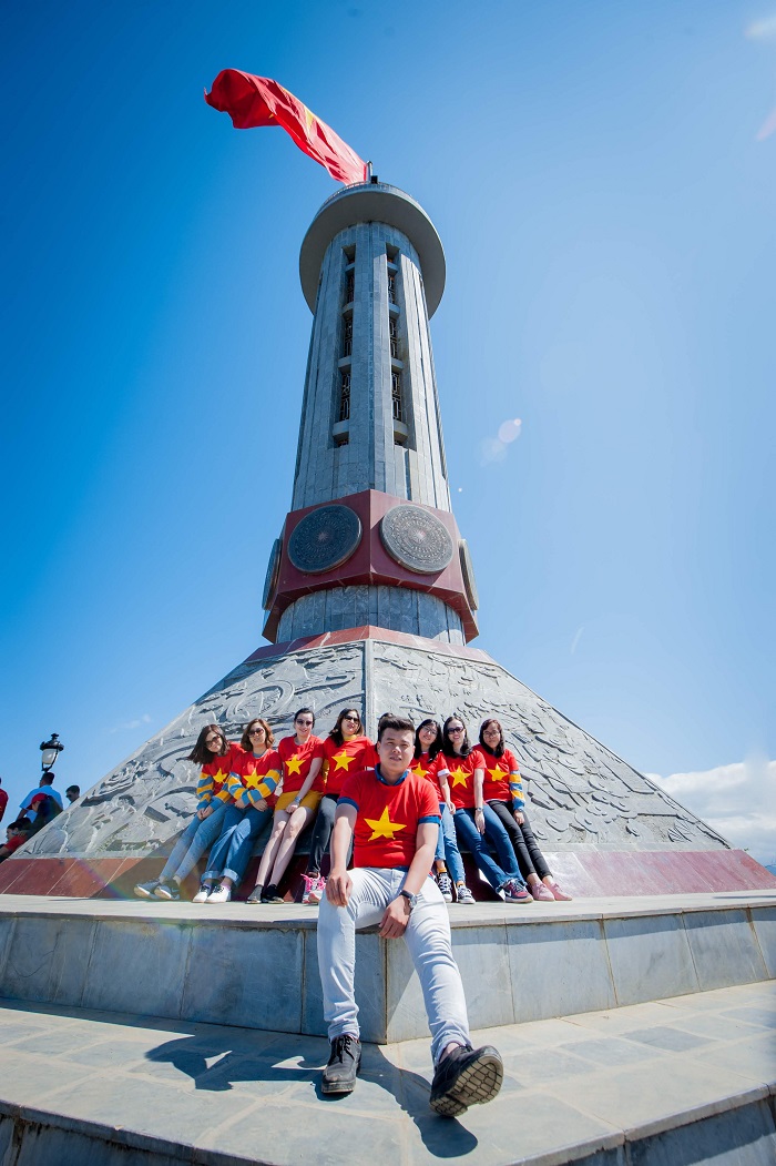 Cung đường vàng Hà Giang đưa bạn lên thăm quan Cột cờ Lũng Cú