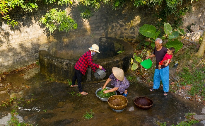 Những chiếc giếng cổ ở Hoa Lư vẫn được người dân sử dụng thu hút khách du lịch Hoa Lư Ninh Bình 