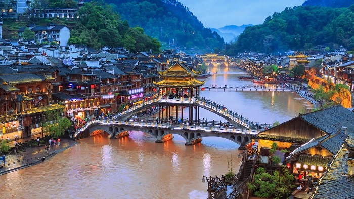 Du lịch Trung Quốc nhớ ghé thăm Phượng Hoàng Cổ Trấn