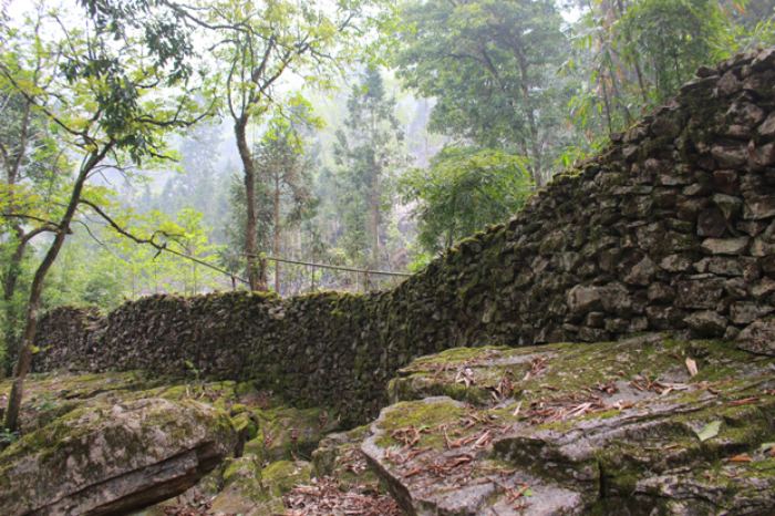 tường đá Làng Sảo Há Hà Giang 