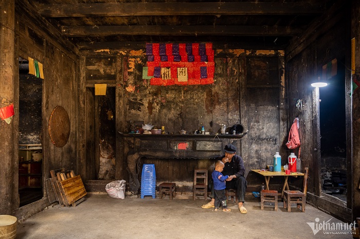 Phòng tiếp khách của căn nhà cổ Há Súng Hà Giang