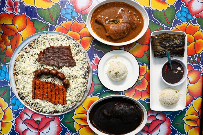Được mở cửa từ năm 1994, Guelaguetza ngay này đã trở thành một trong những nhà hàng Mexico nổi tiếng LA