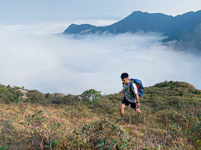 Kinh nghiệm leo núi Tà Xùa Yên Bái là tổng quãng đường leo sẽ khoảng 24km cả lên và xuống