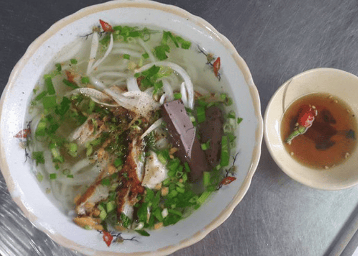 Ăn gì ở Dương Đông Phú Quốc? Bánh canh Phụng