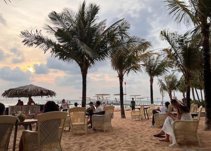 Khung cảnh đầy nên thơ tại Sunset Sanato Beach Club