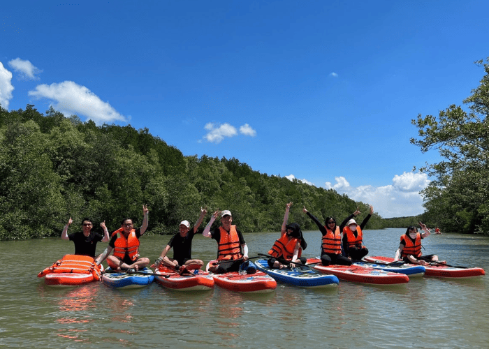 Trải nghiệm chèo SUP/ kayak trên sông tại vườn Quốc gia Phú Quốc