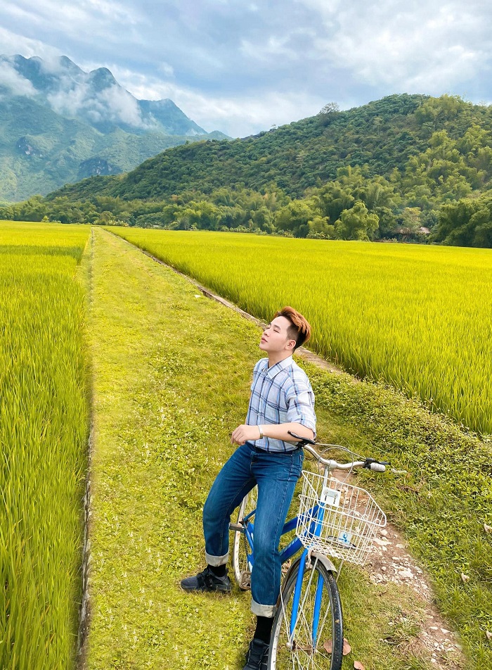 Bạn có thể dễ dàng du lịch Ba Khan Hòa Bình bằng bất kỳ phương tiện nào