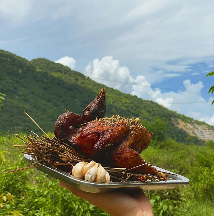 Đặc sản gà đốt Ô Thum chuẩn vị nhất là ở vùng Tri Tôn.