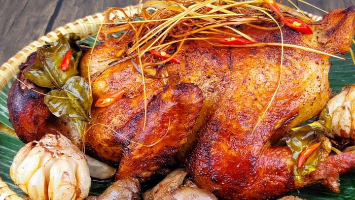 Cách làm gà đốt Ô Thum An Giang rất kỳ công.