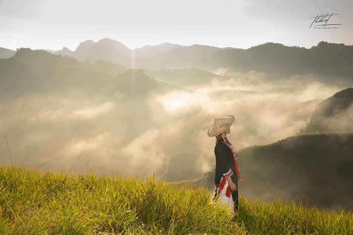 Kinh nghiệm đi đồi cỏ cháy Ba Quáng Cao Bằng rằng nơi này ma mị, huyền bí vào sáng sớm