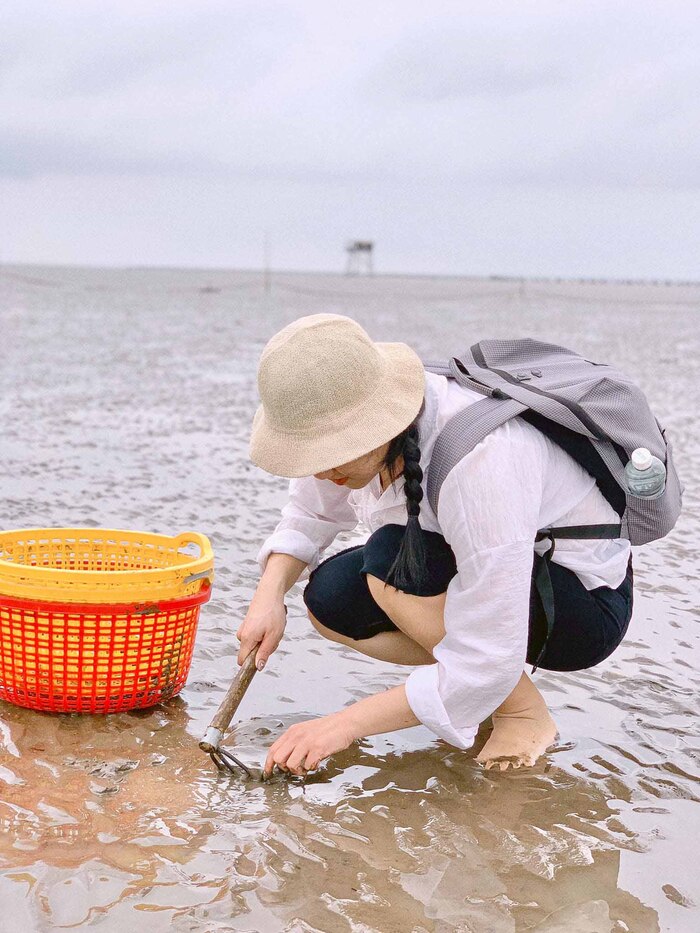 Kinh nghiệm du lịch biển Tân Thành Tiền Giang - Trải nghiệm đào nghêu