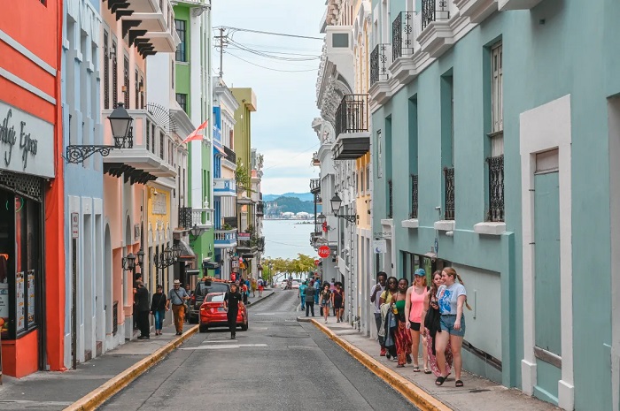 Trong những kinh nghiệm du lịch Caribe, du khách hãy lưu ý tranh mặc đồ ngụy trang