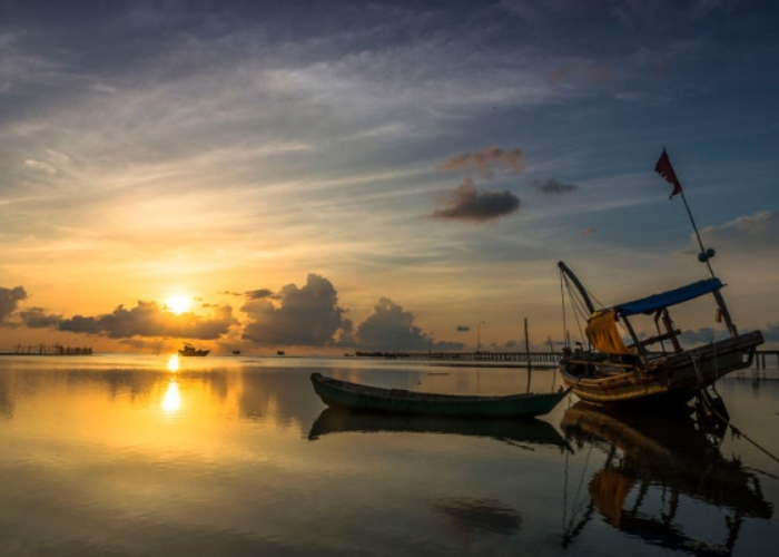 Hoàng hôn tại làng chài Hàm Ninh mang nét đẹp thơ mộng mà bình dị