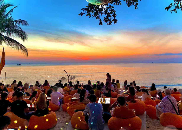 Toàn cảnh hoàng hôn tuyệt đẹp tại Tiki Beach Bar