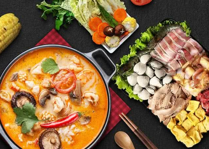 Nah Thái Bistro nổi tiếng với món lẩu thái chua, cay đặc trưng