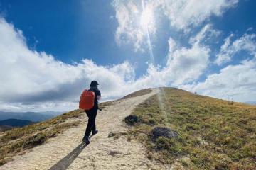 Kinh nghiệm trekking một mình an toàn cho hội mê leo núi