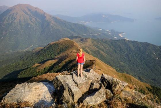 Khám phá Đảo Lantau Hồng Kông, nơi có Disneyland, những bãi biển thơ mộng và làng chài xinh đẹp