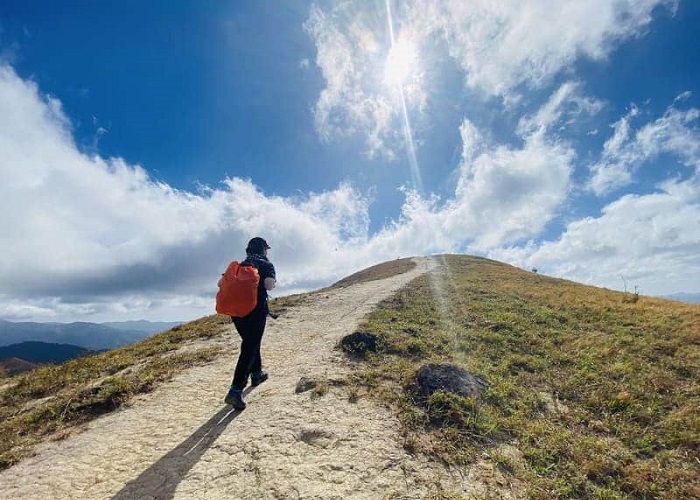 Kinh nghiệm trekking một mình an toàn cho hội mê leo núi