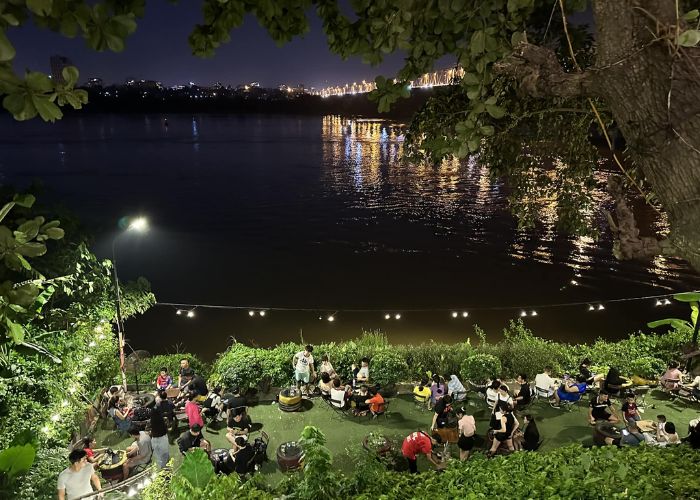 View Hana Café là quán cà phê view đẹp ở Long Biên với không gian vườn xanh mát