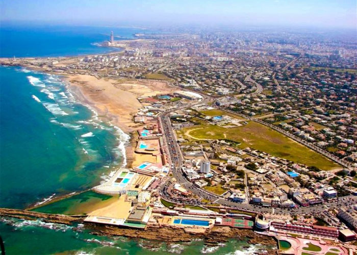 Casablanca có tên tiếng Ả Rập là Darel Beida, nằm ở miền tây đất nước Ma Rốc, trên bờ Đại Tây Dương