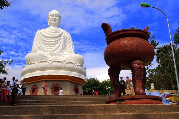 chùa Long Sơn Nha Trang