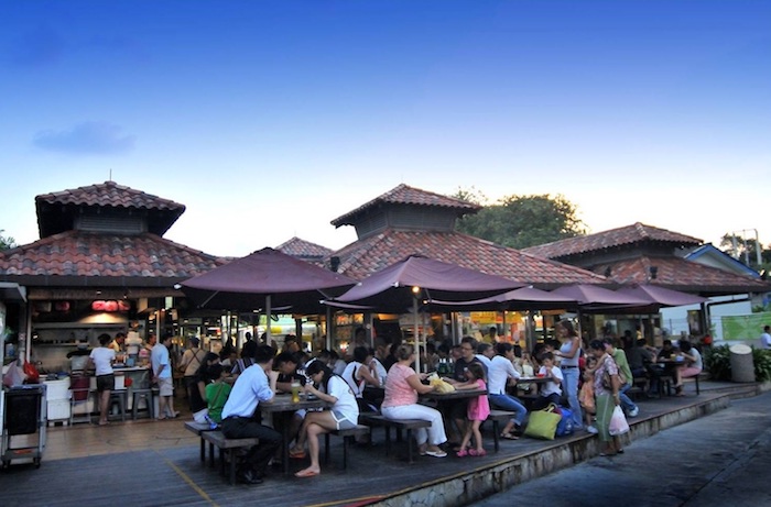 Chomp Chomp Food Centre, khu phố ăn đêm của Singapore. 