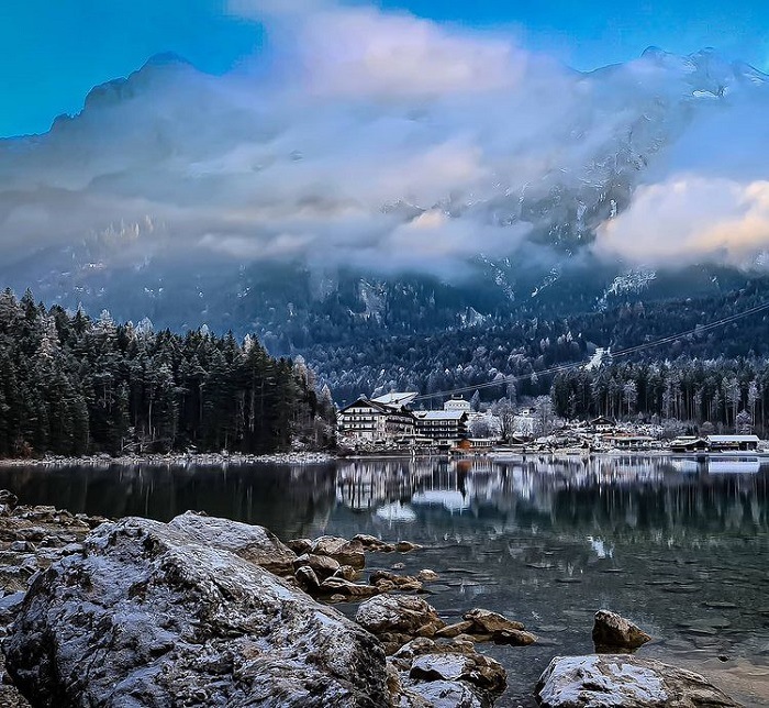 thị trấn Garmisch-Partenkirchen điểm đến tháng 12 hấp dẫn ở Đức 