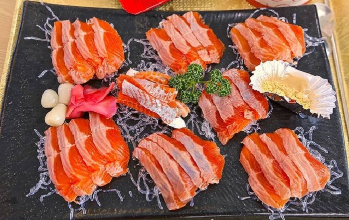 Món gỏi cá hồi nổi tiếng lễ hội mùa đông ở Hàn Quốc