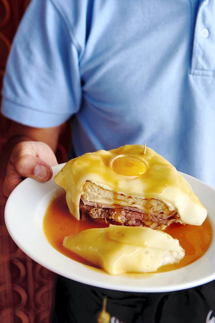 bánh sandwich Francesinha