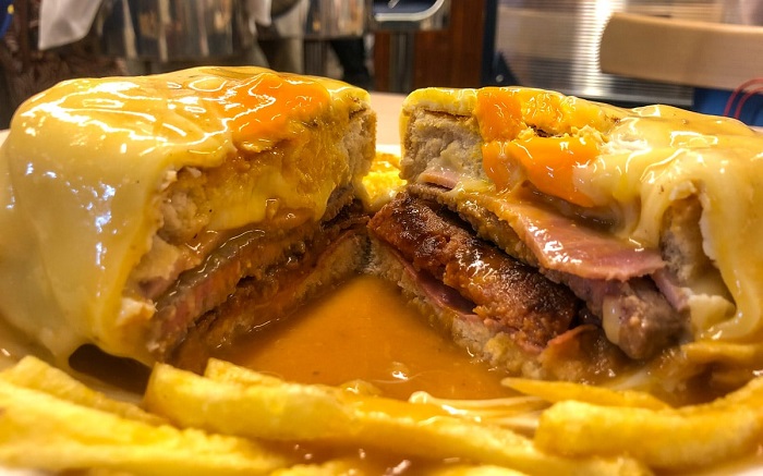 bánh sandwich Francesinha