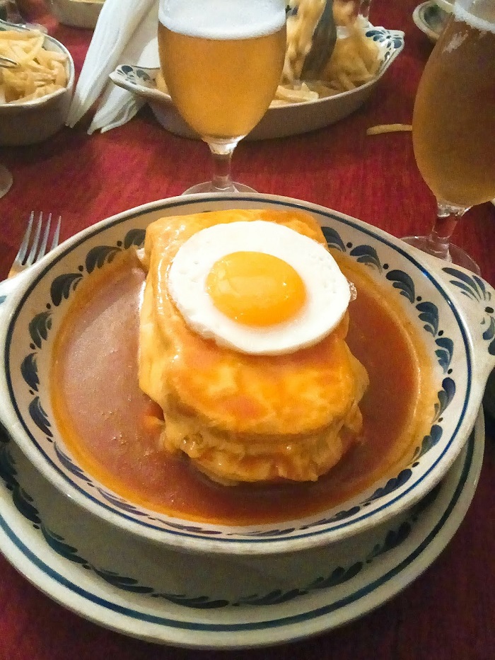 bánh sandwich Francesinha