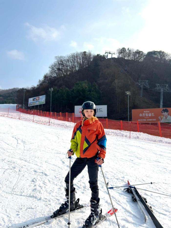 Trịnh Thăng Bình và Hiền Hồ trượt tuyết ở Hàn Quốc 