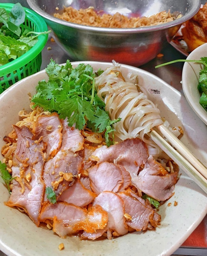 Phở tíu nổi tiếng ngõ chợ đêm Đồng Xuân trong Tour ẩm thực Tống Duy Tân Tạ Hiện Chợ đêm Đồng Xuân