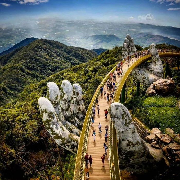 cầu vàng Đà Nẵng vắt lưng núi