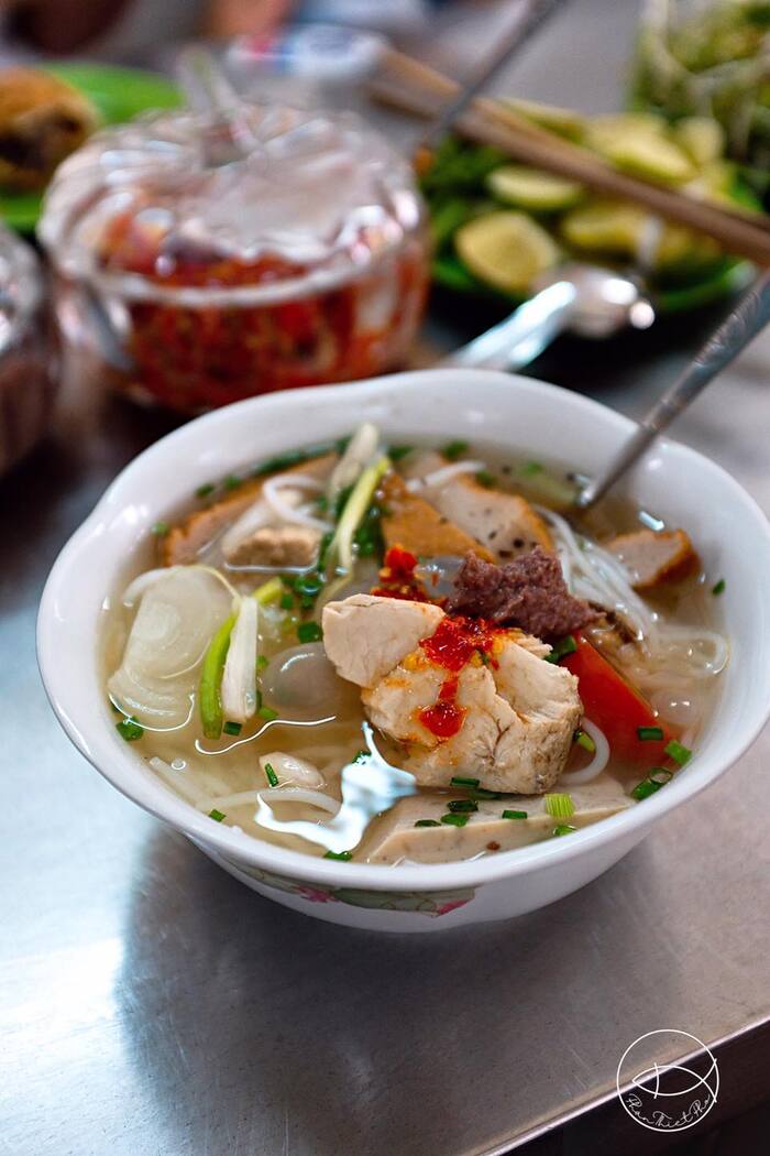 du lịch Bình Thuận thưởng thức đặc sản bánh canh chả cá