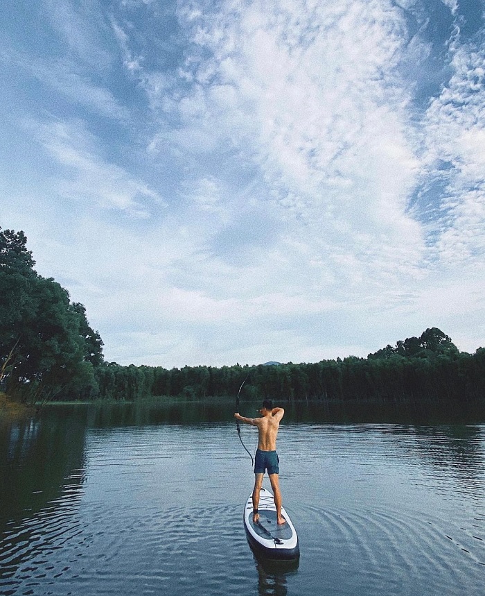 Chèo SUP, chèo thuyền kayak... khi du lịch hồ Đồng Mô