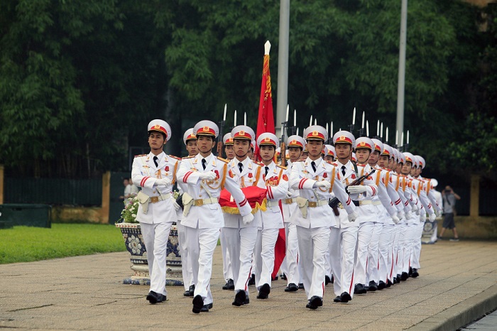 Lễ hạ cờ Lăng Chủ tịch Hồ Chí Minh diễn ra ngay tại Quảng trường Ba Đình