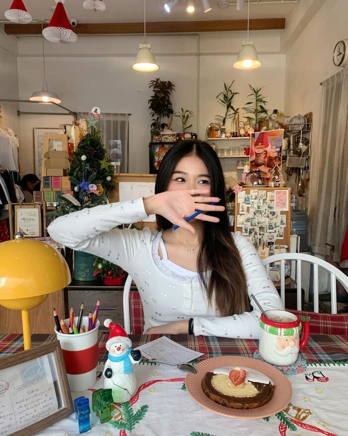 săn ảnh sống ảo ở quán cafe trang trí noel đẹp ở Sài Gòn