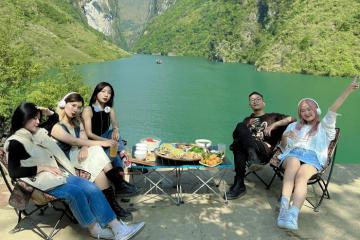 Cắm trại ven sông Nho Quế: View triệu đô cực chill
