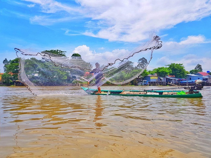 Cuộc sống hàng ngày của người dân cù lao Mỹ Hòa Hưng sông Hậu trôi qua êm đềm