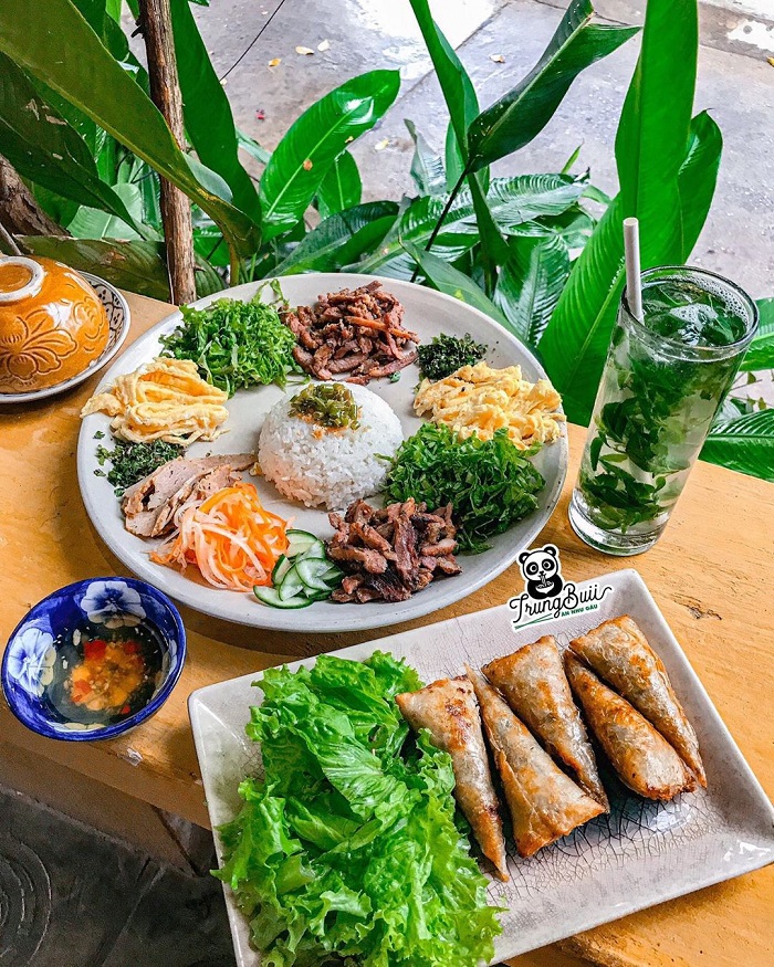 Cơm âm phủ ở Huế dần được biết tới và trở thành món ăn đặc trưng của đất Huế