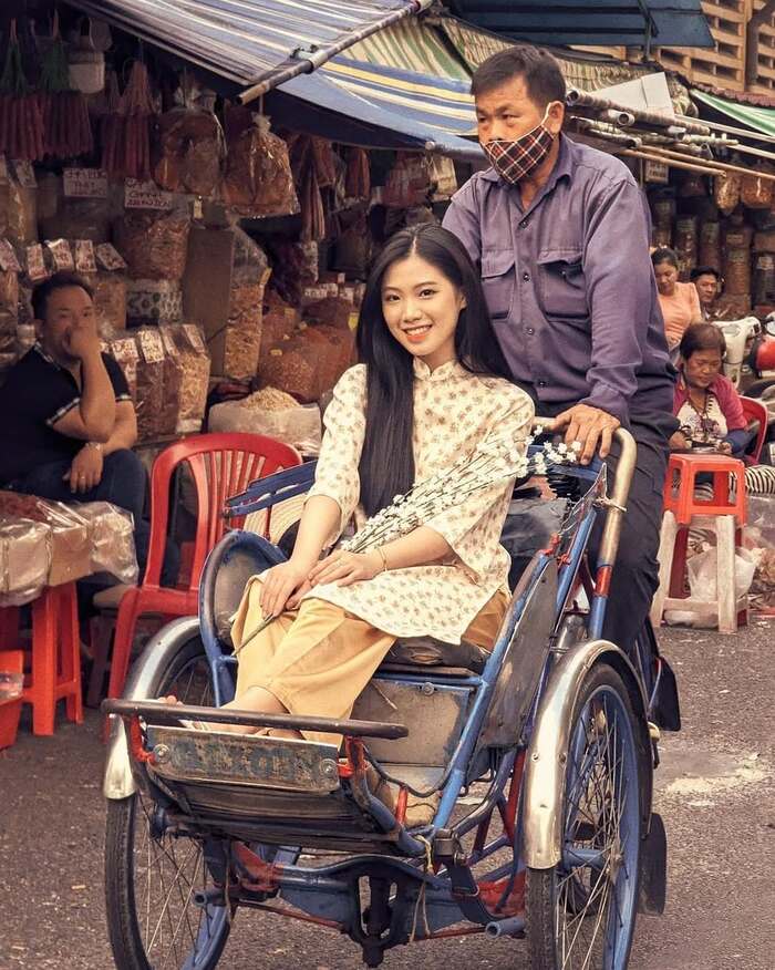 Địa điểm chụp ảnh áo dài đẹp ở TP HCM - Chợ Bình Tây