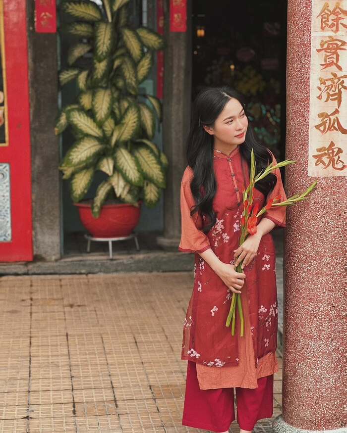 Địa điểm chụp ảnh áo dài đẹp ở TP HCM - Chùa Bà Thiên Hậu