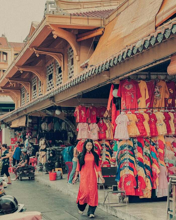 Địa điểm chụp ảnh áo dài đẹp ở TP HCM - Chợ Bình Tây