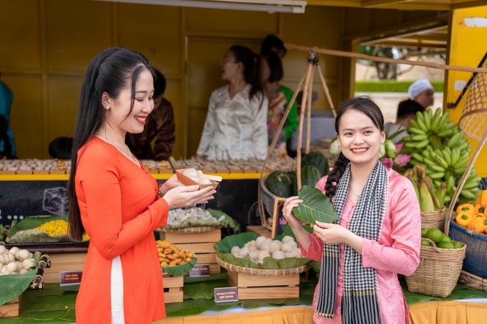 Địa điểm du lịch Tết ở miền Nam - Tham gia phiên chợ lá độc đáo ở núi Bà Đen Tây Ninh