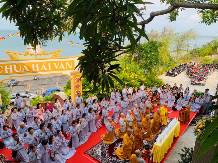 Địa điểm du lịch Vũng Tàu dịp Tết - Cầu an đầu năm tại các địa điểm tâm linh