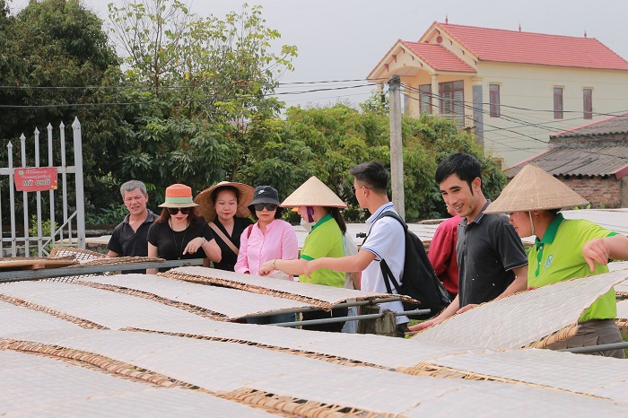 Thăm quan làng nghề Chũ để tìm hiểu về đời sống người dân khi Du lịch Bắc Giang