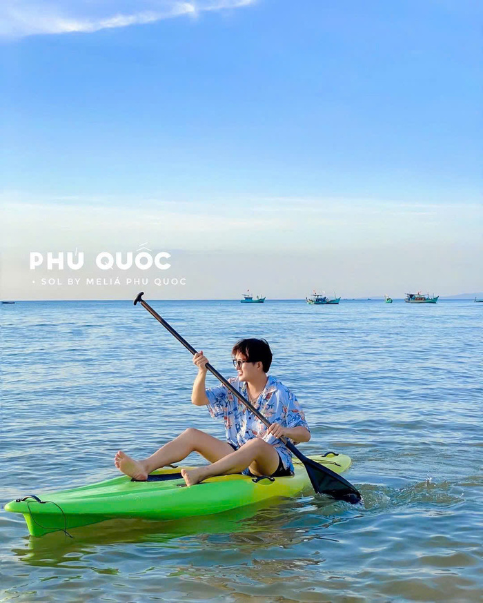 Du lịch Phú Quốc tháng 12 chèo SUP ngắm biển