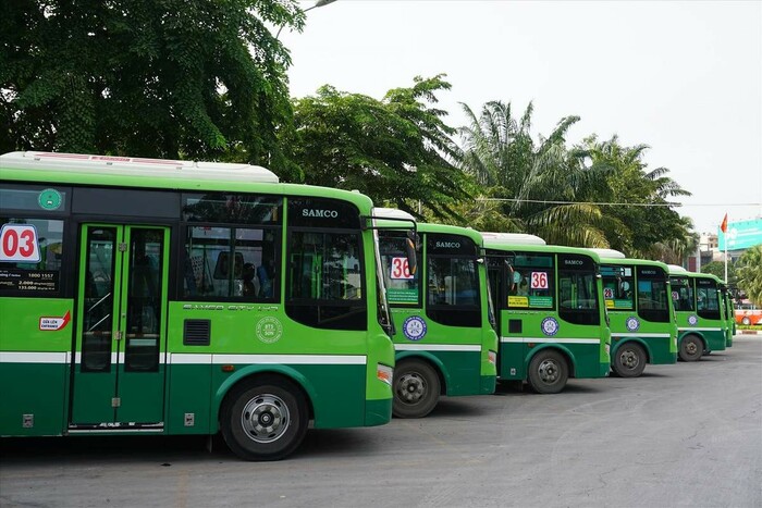 Di chuyển đến khu du lịch Bò Cạp Vàng bằng xe bus