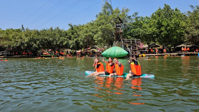 Khám phá các trò chơi dưới nước thú vị tại khu du lịch Bò Cạp Vàng 